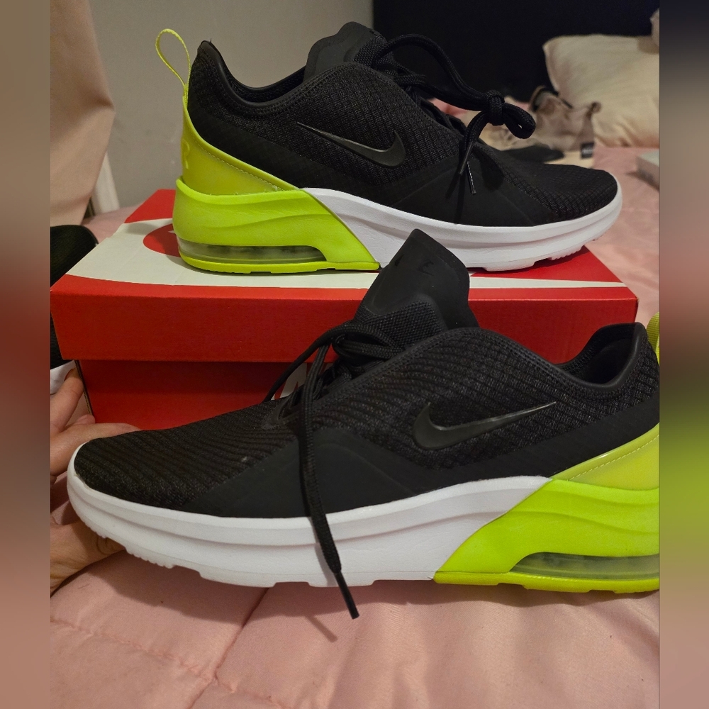 Mens 10.5 Nike Airmax